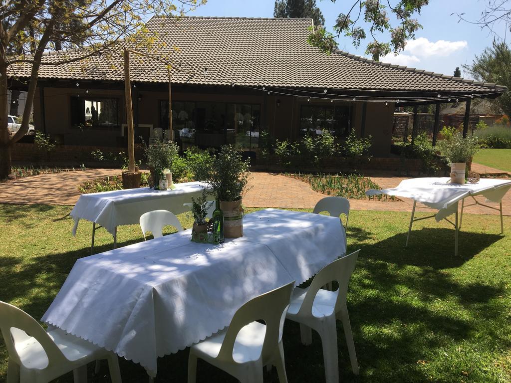 Hotel Big Tree Midrand Exterior foto